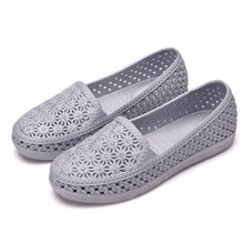 Load image into Gallery viewer, Slip On Flat Sandals，Shiny ，Fashion, Comfortable sandals
